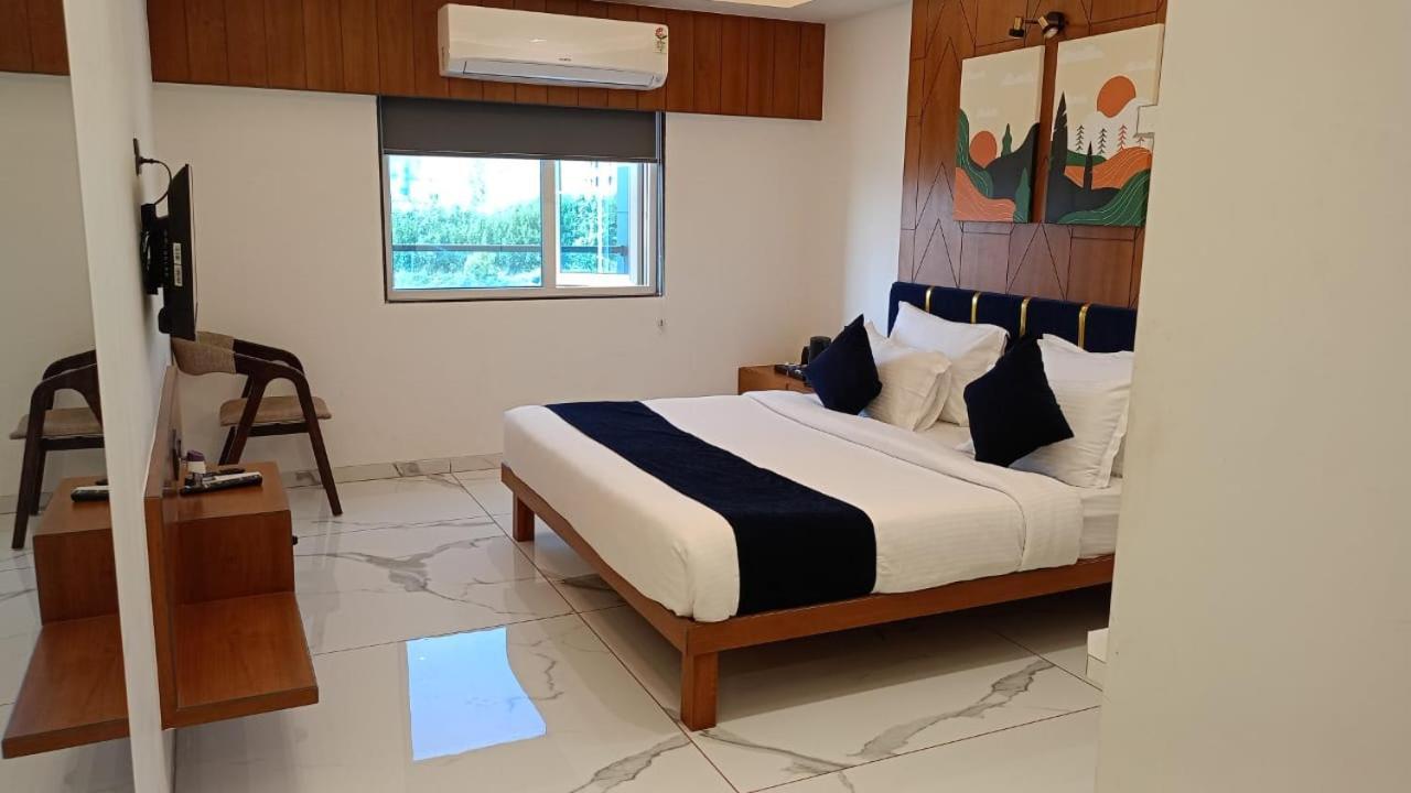 Hotel The Scenic Unity Garudeshwar Exteriér fotografie
