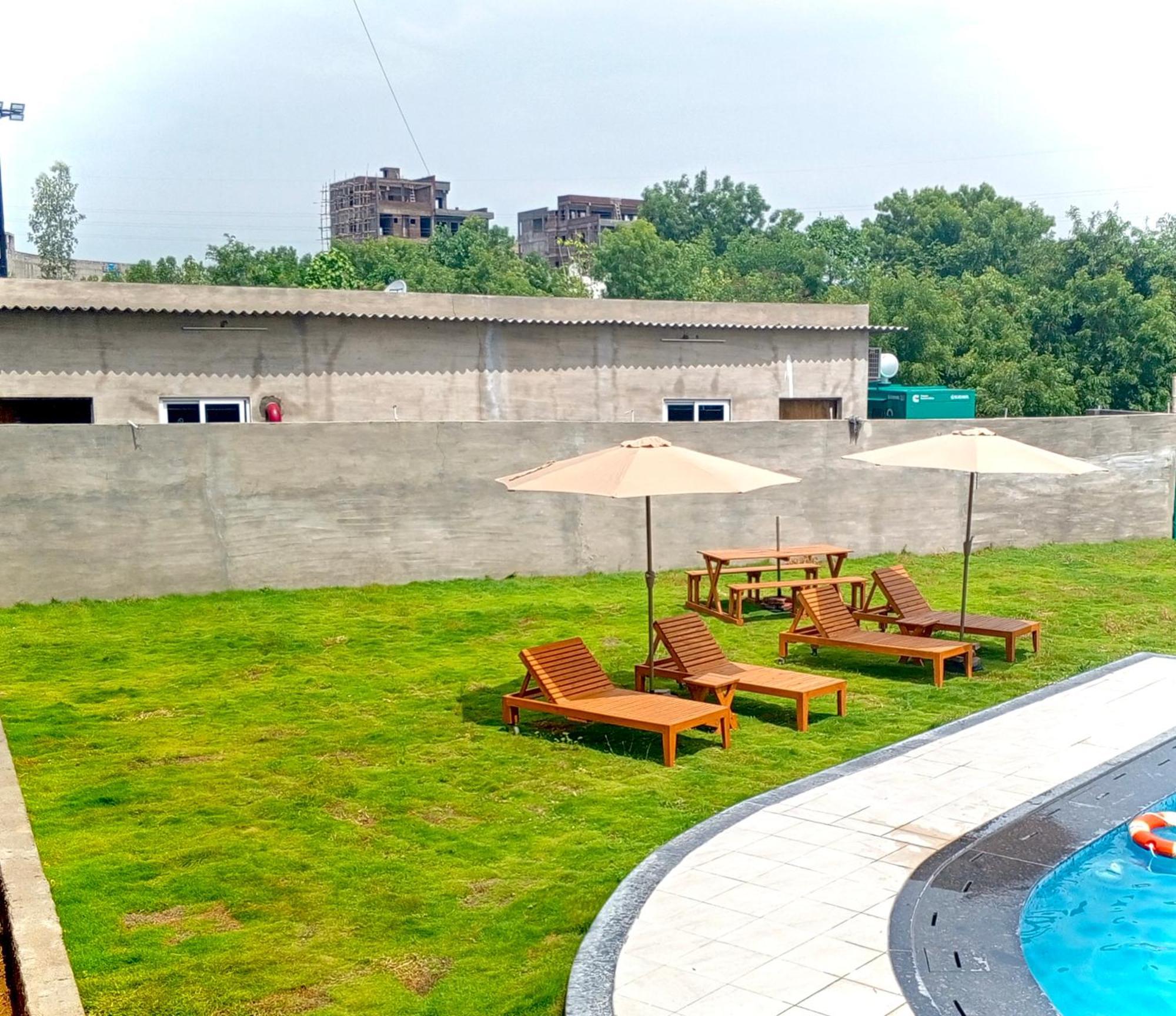 Hotel The Scenic Unity Garudeshwar Exteriér fotografie